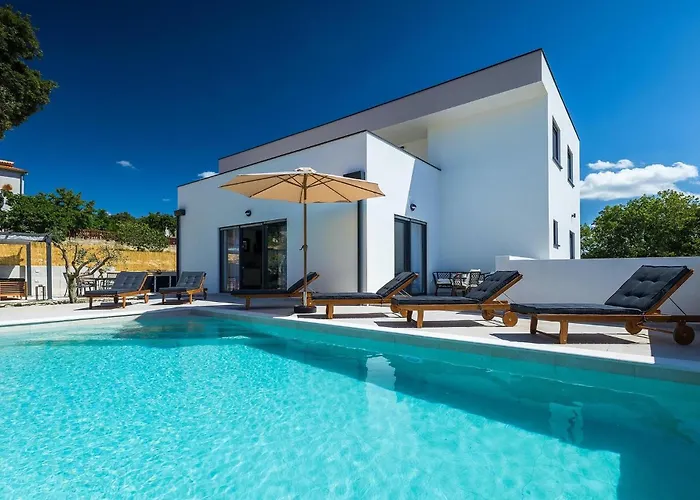 Amazing Home In Pula With 4 Bedrooms
