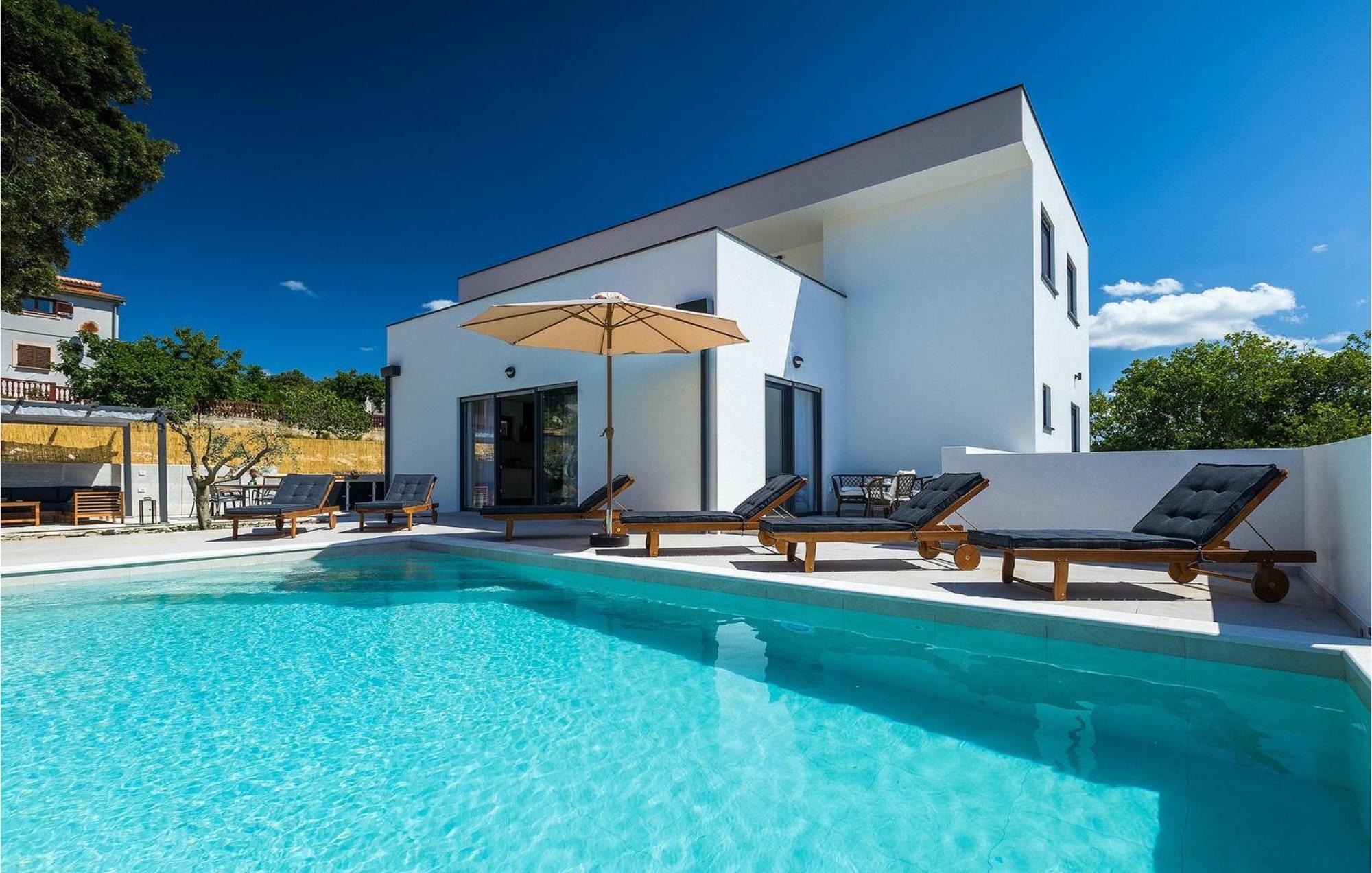 Holiday home Amazing In With 4 Bedrooms Pula