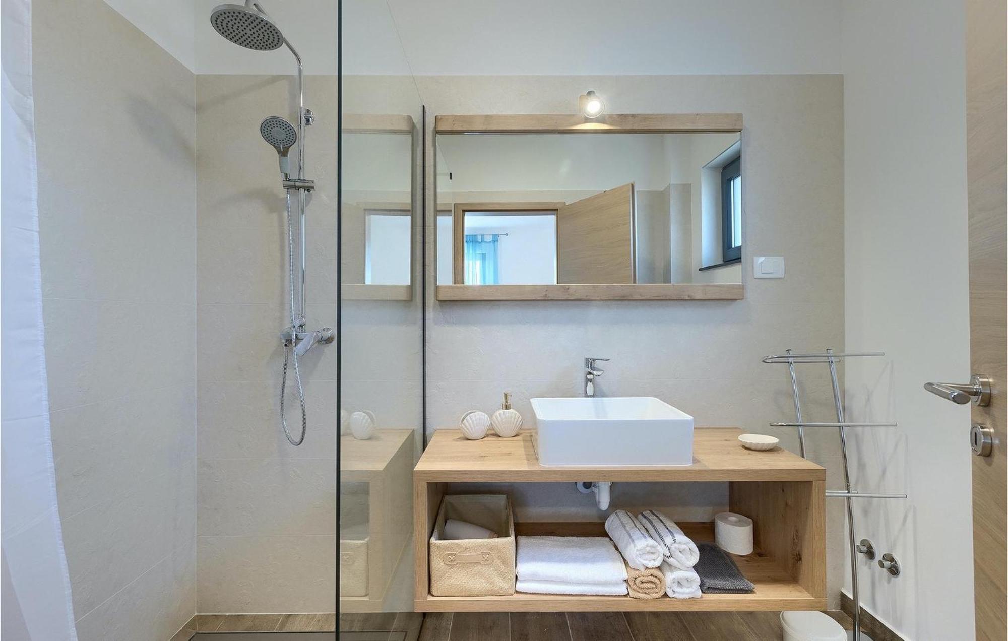 Amazing In With 4 Bedrooms *