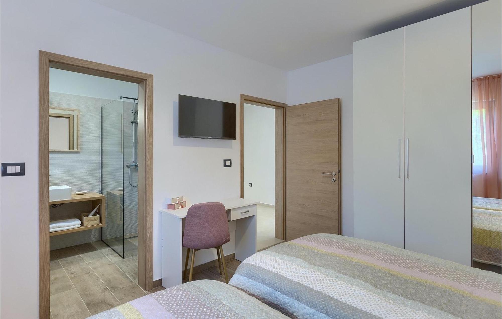 Amazing In With 4 Bedrooms Holiday home *