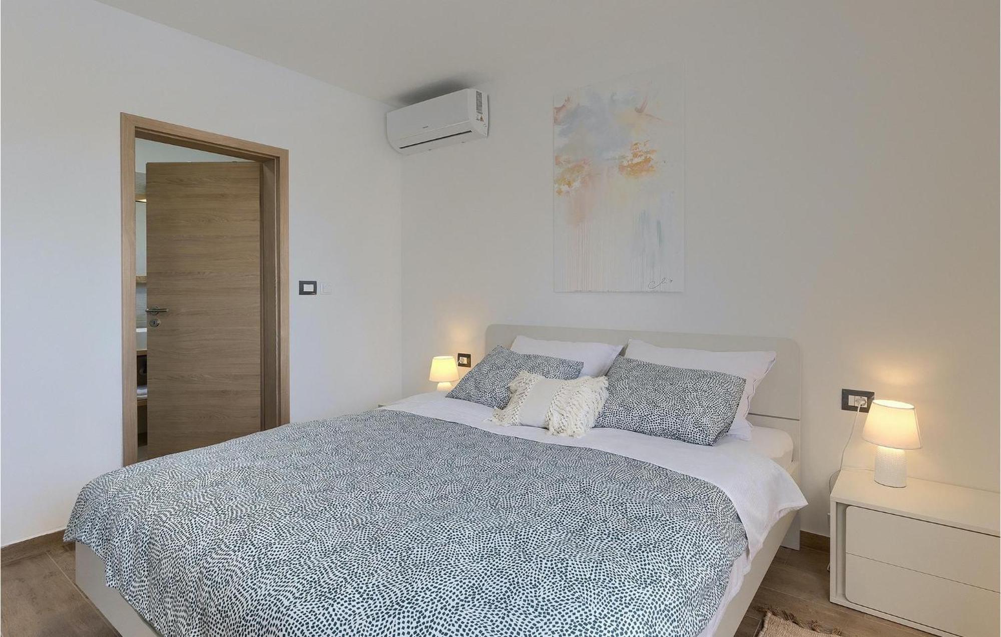 Holiday home Amazing In With 4 Bedrooms Pula