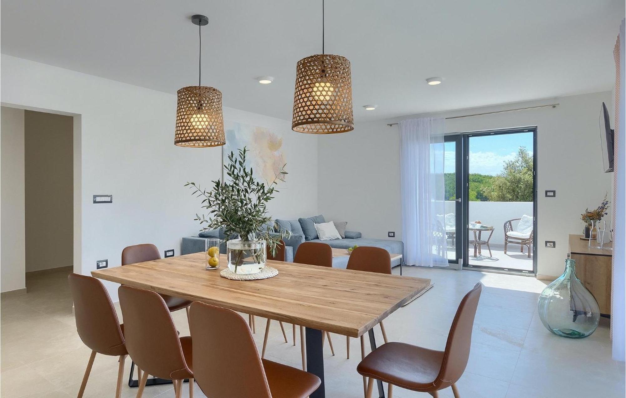 Amazing In With 4 Bedrooms