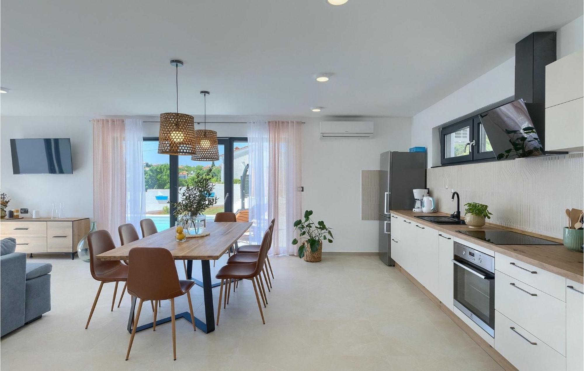 Amazing In With 4 Bedrooms Holiday home *