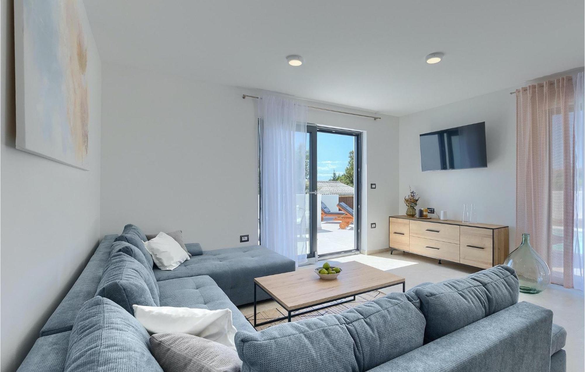 Holiday home Amazing In With 4 Bedrooms