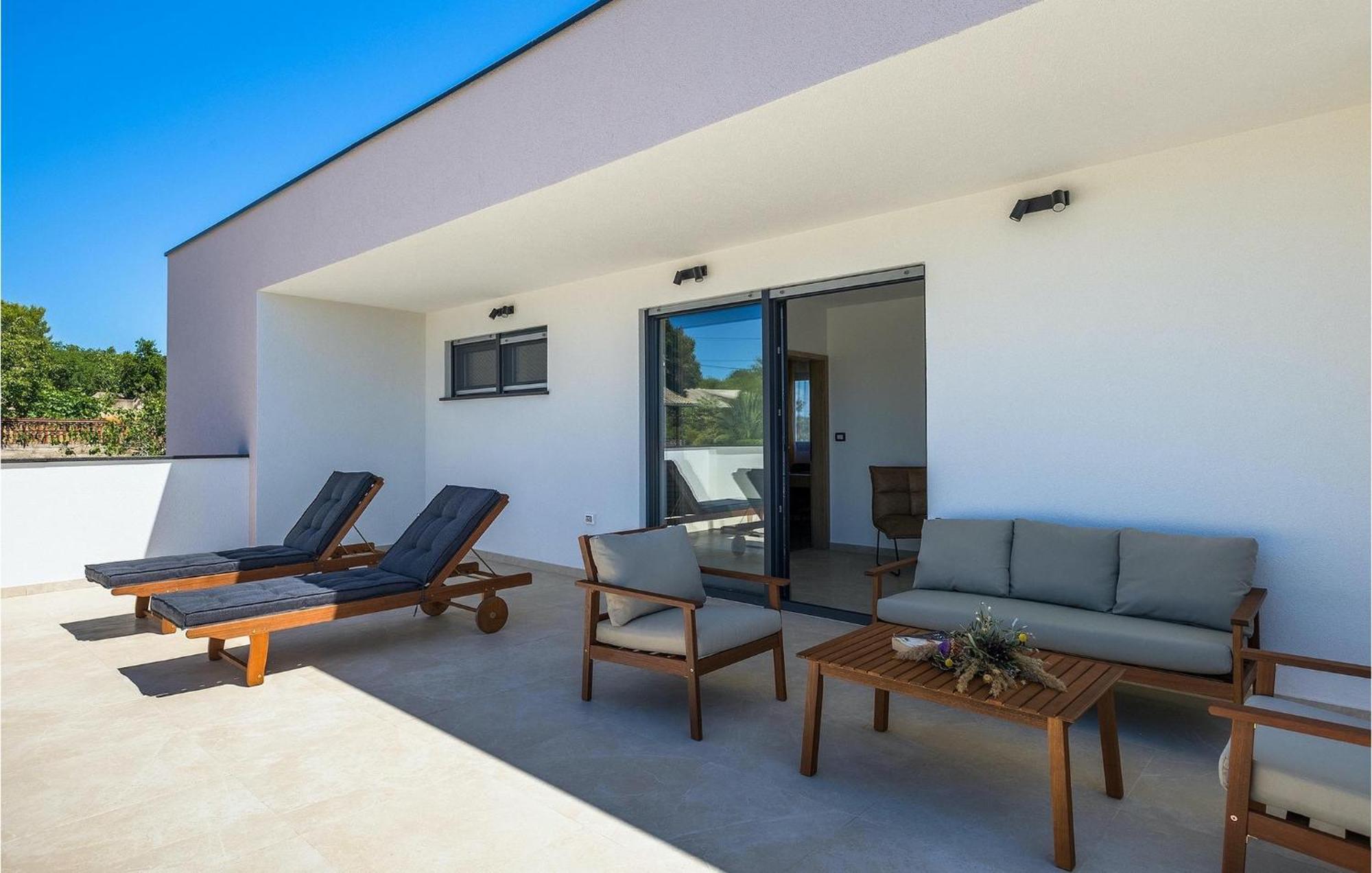 Holiday home Amazing In With 4 Bedrooms *