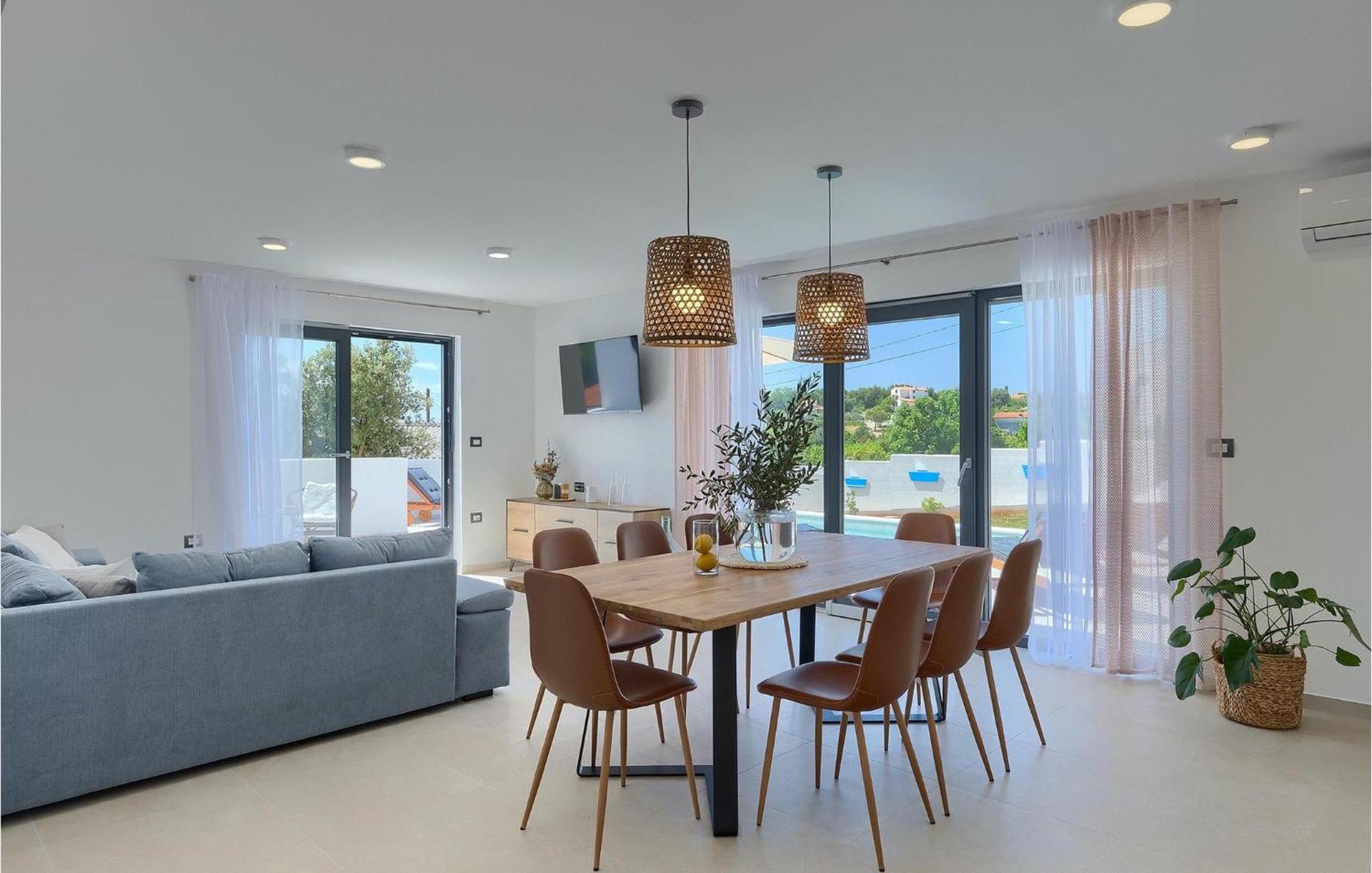 Holiday home Amazing In With 4 Bedrooms Pula