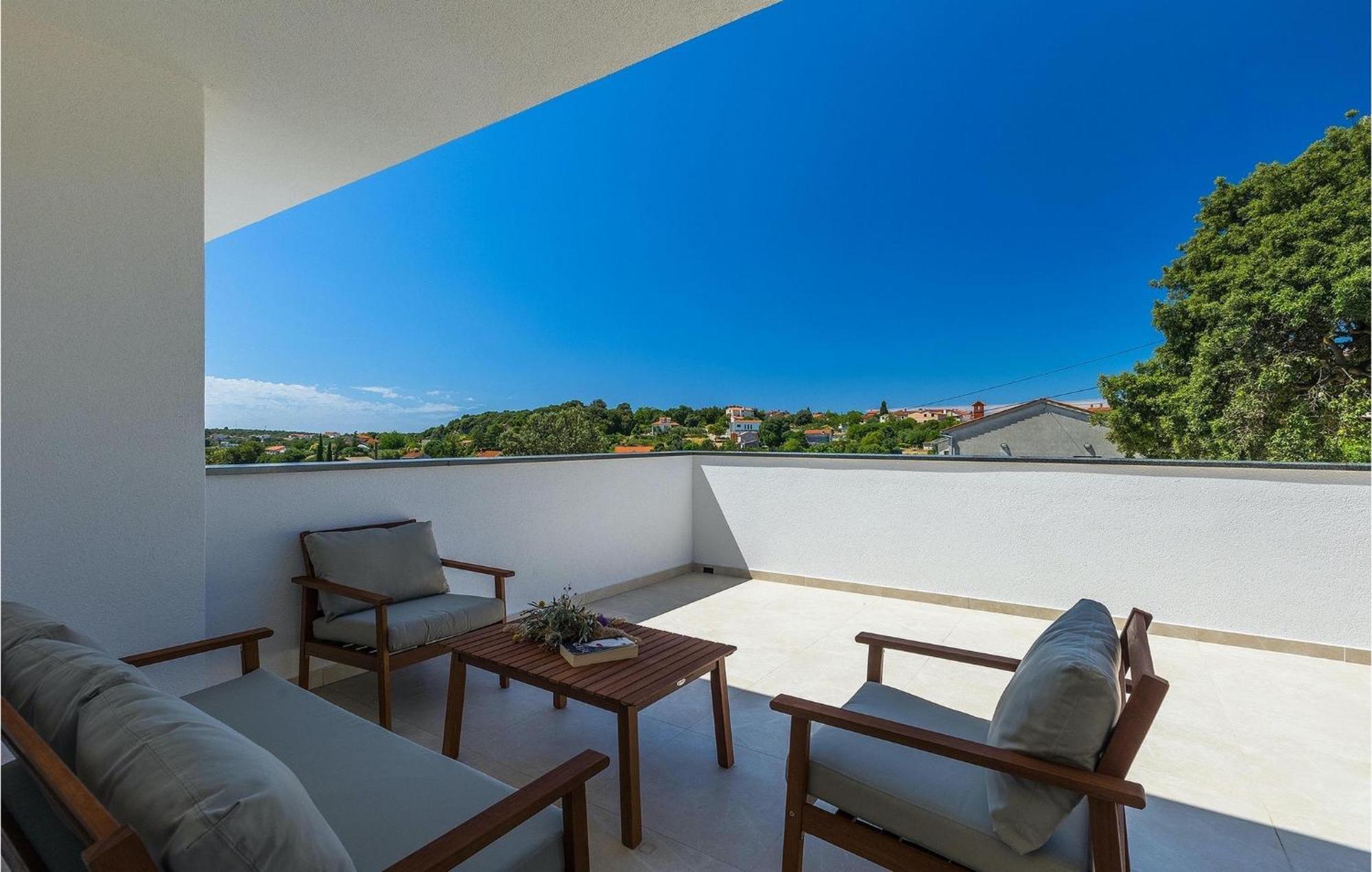 Amazing In With 4 Bedrooms *