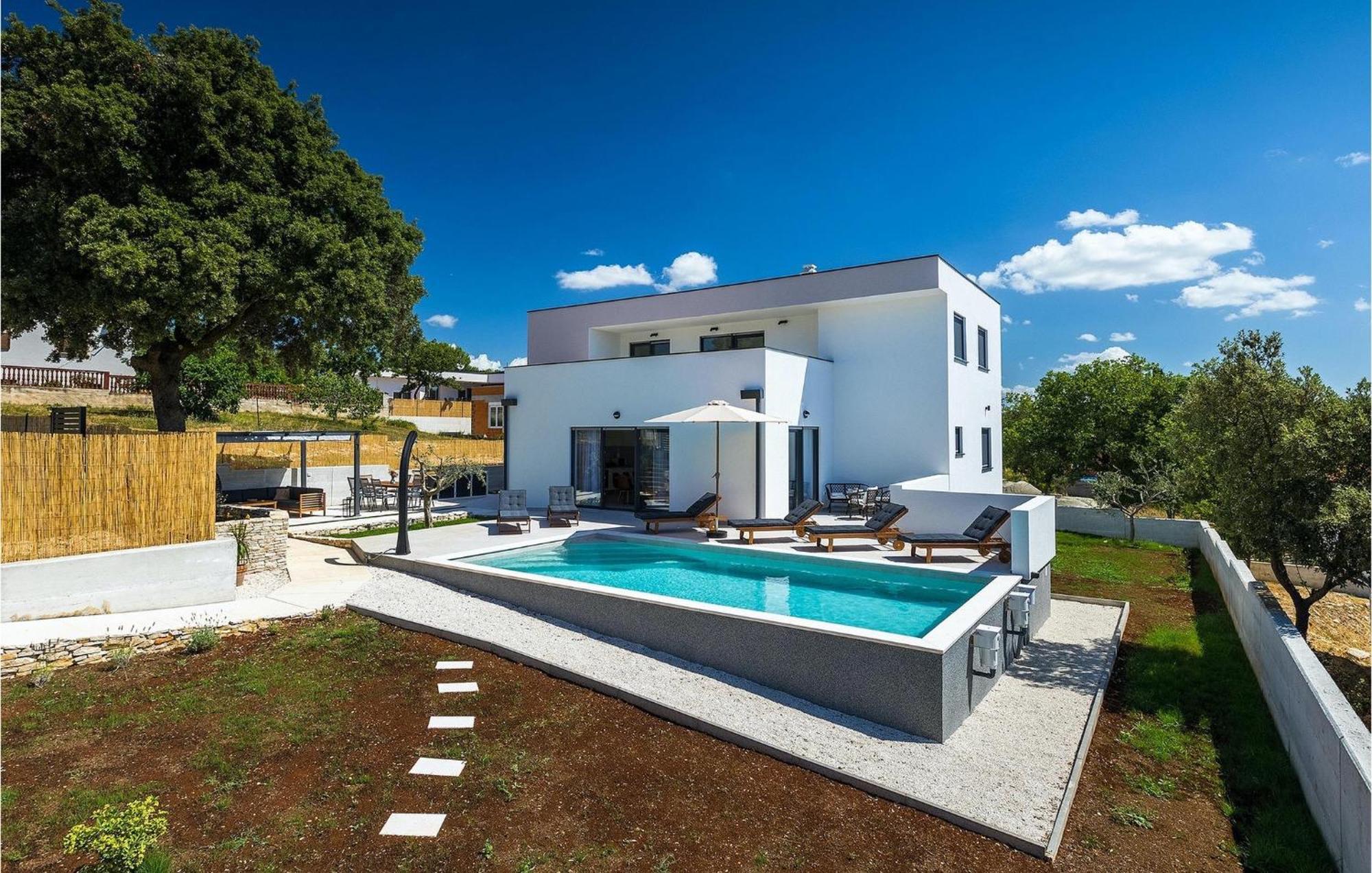 Amazing In With 4 Bedrooms * Pula