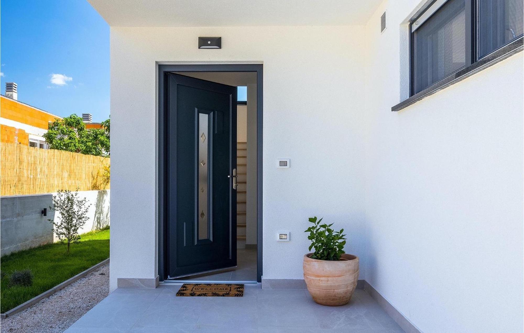 Holiday home Amazing In With 4 Bedrooms