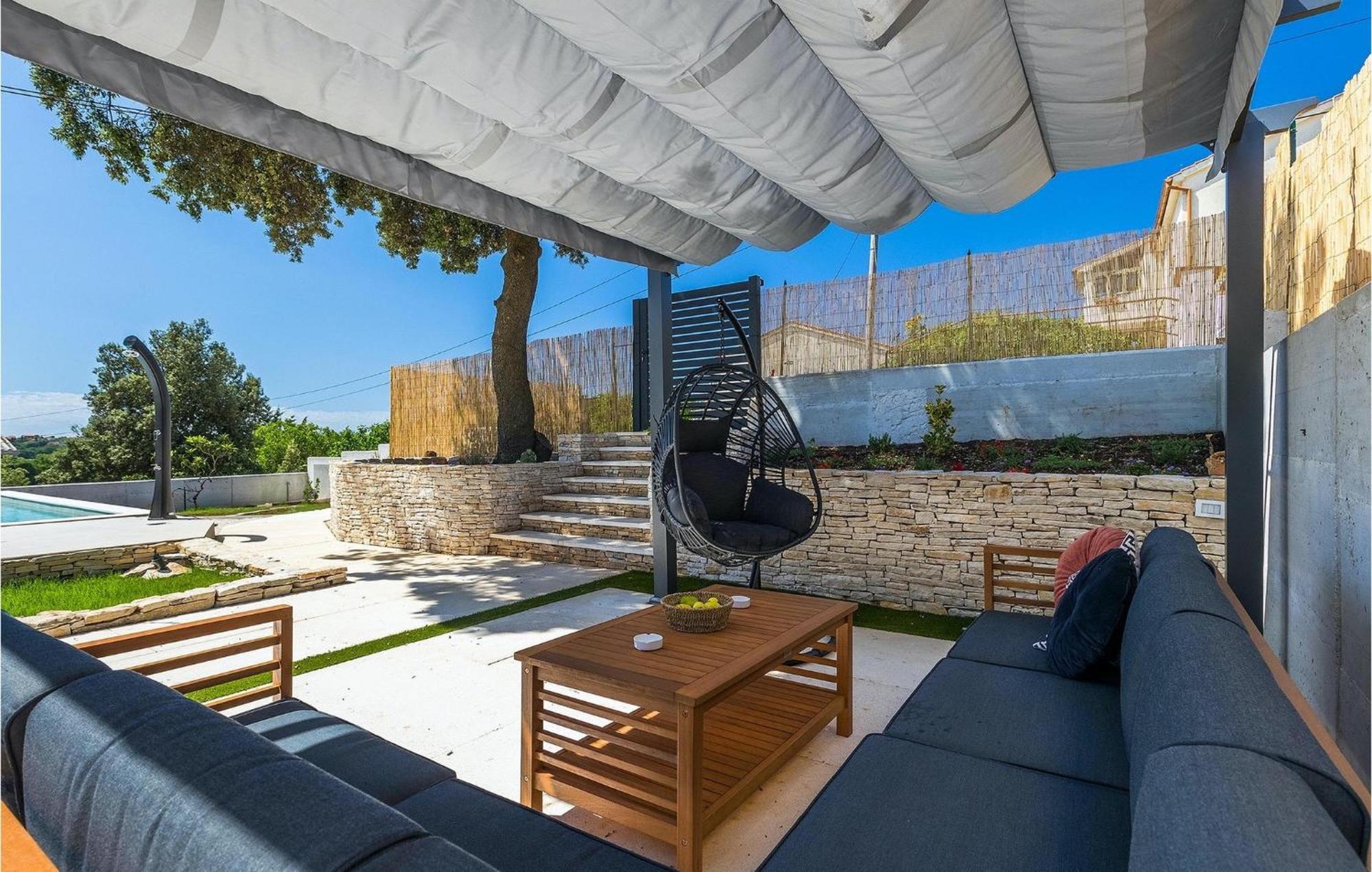 Holiday home Amazing In With 4 Bedrooms Pula