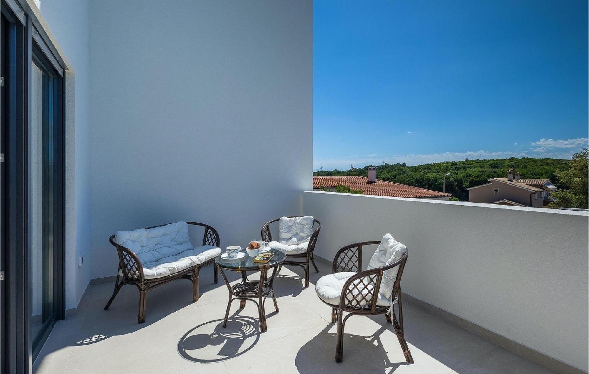 Amazing In With 4 Bedrooms *