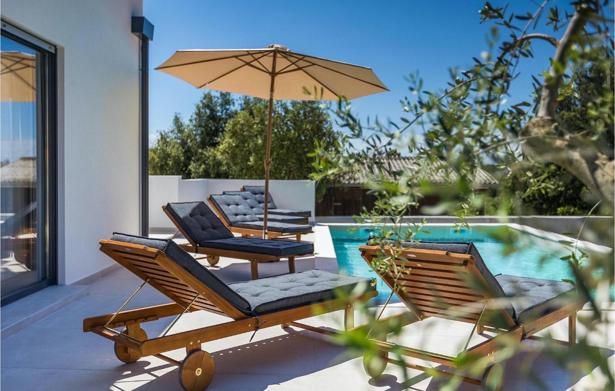Holiday home Amazing In With 4 Bedrooms Pula
